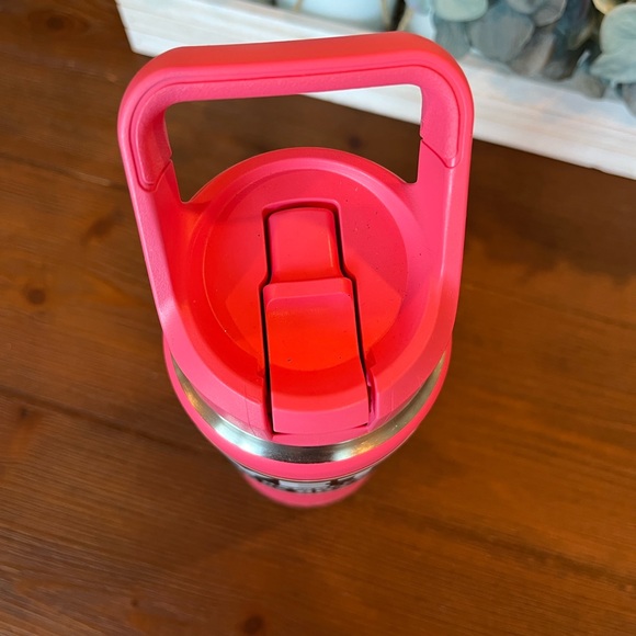 NWT YETI Rambler 26oz Bottle in Tropical Pink - Picture 5 of 7